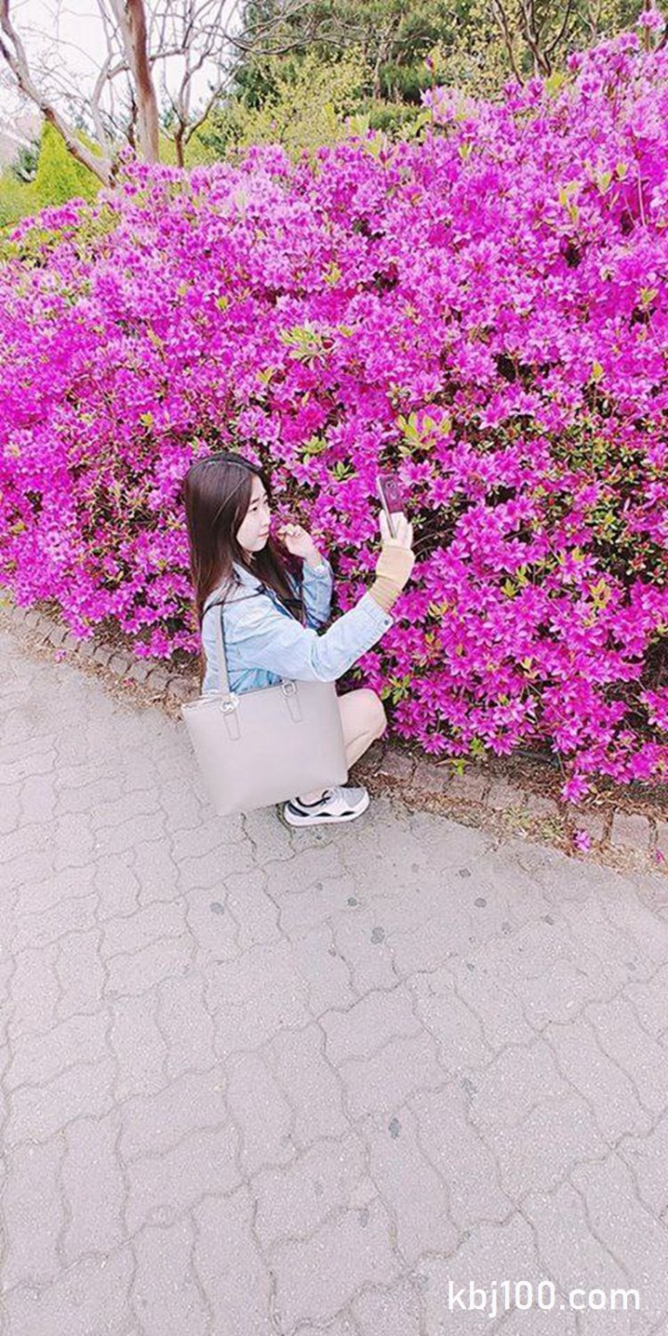 J #UjyQWHrw
